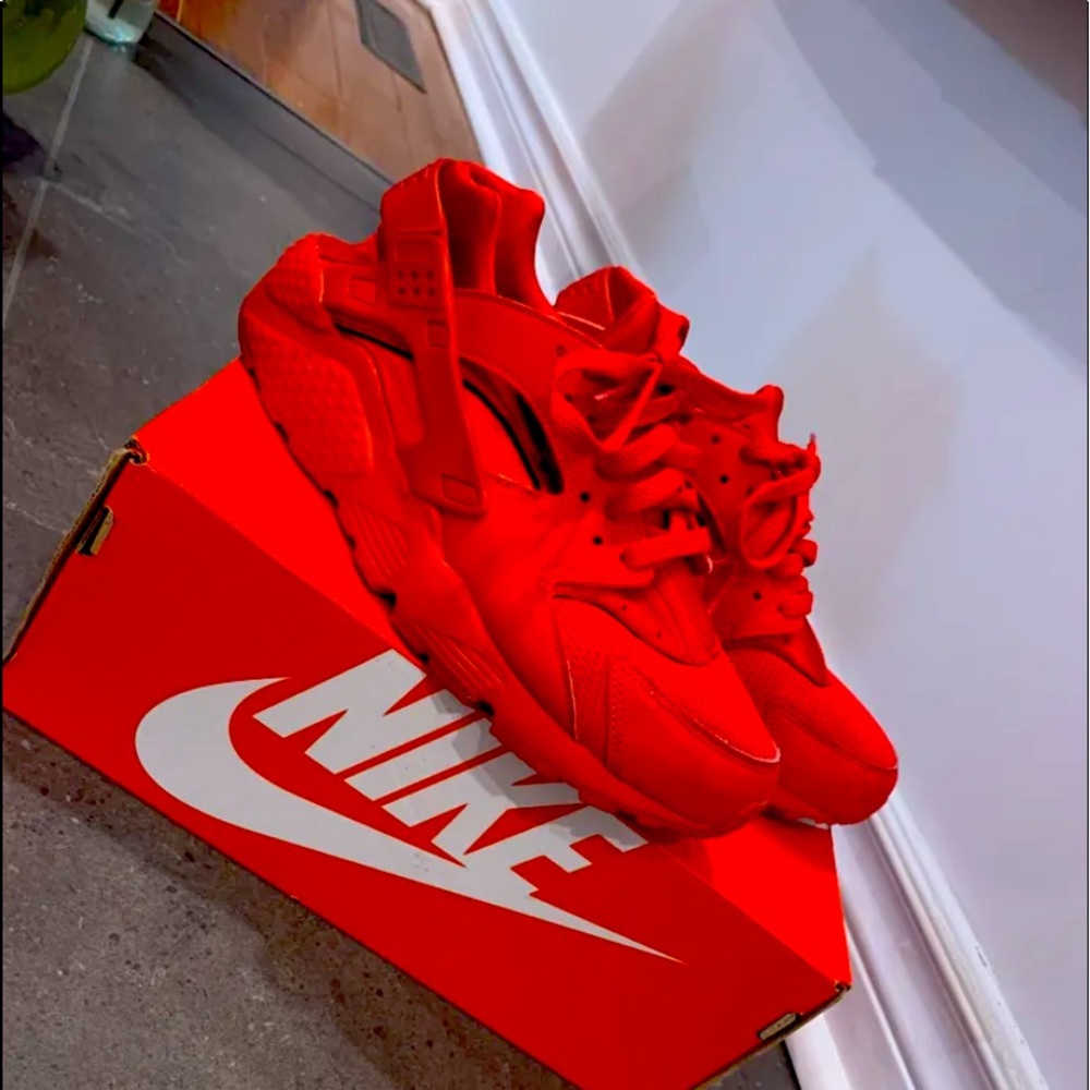 Red Nike Shoes (Huarache run)